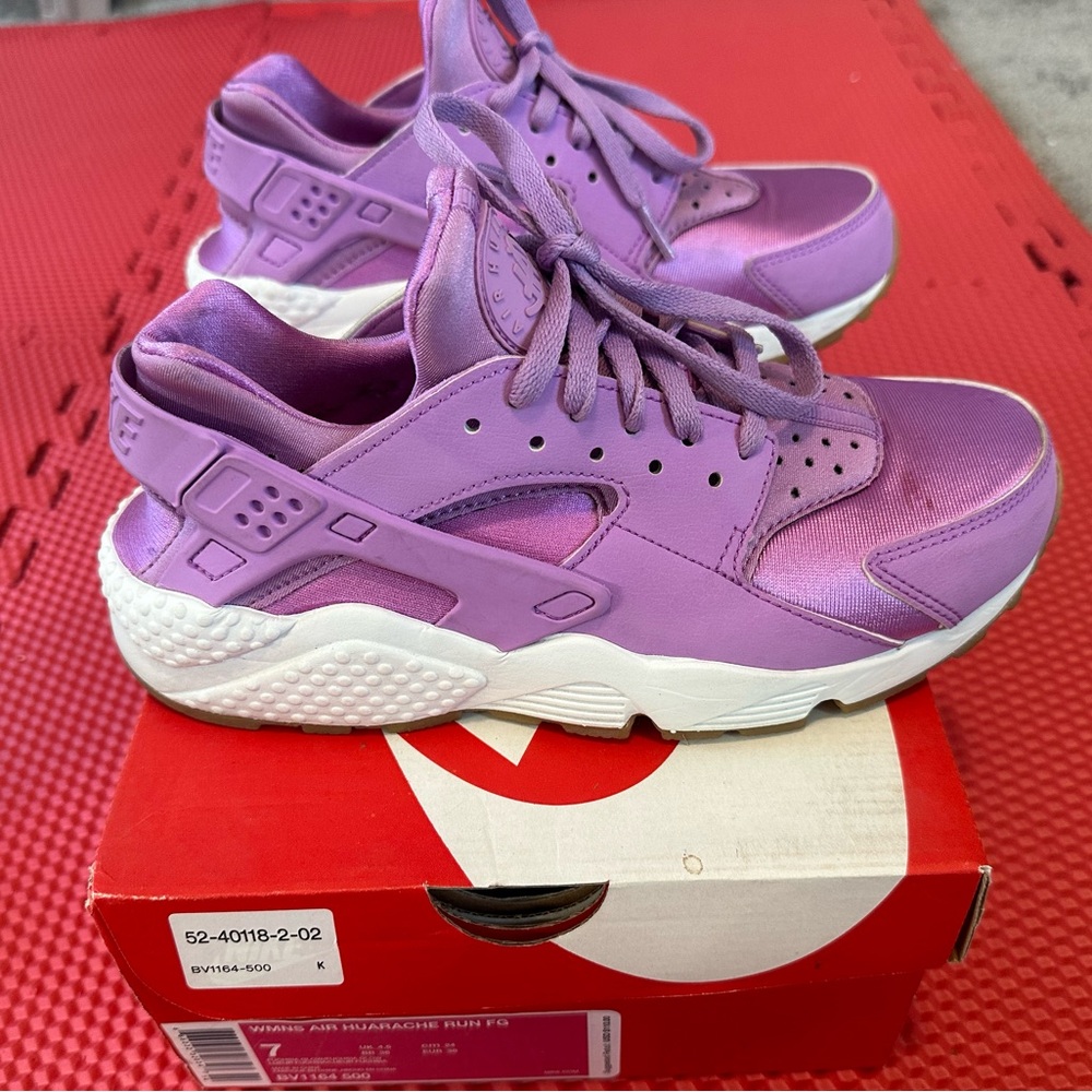 Nike Air Huarache Shoes in Size 7 Women - Picture 3 of 6